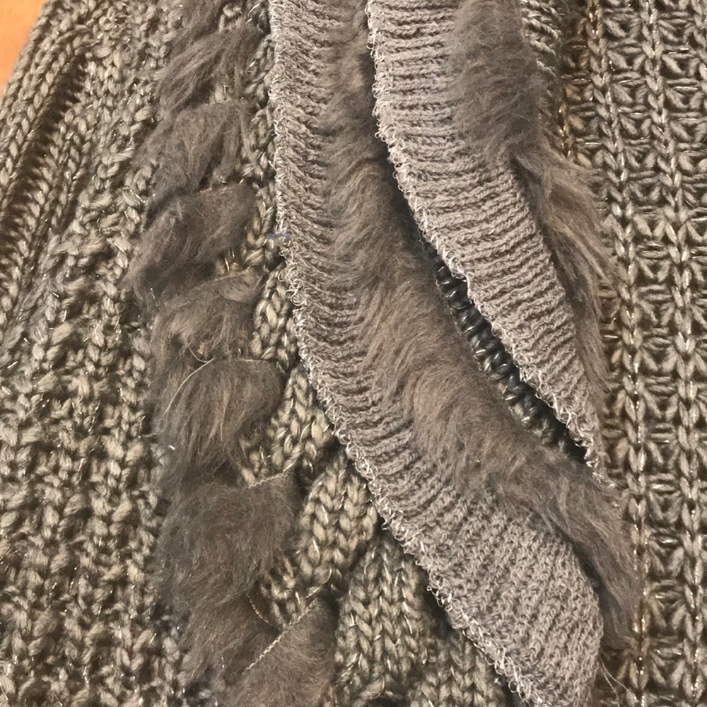 Sweater - Picture 4 of 4